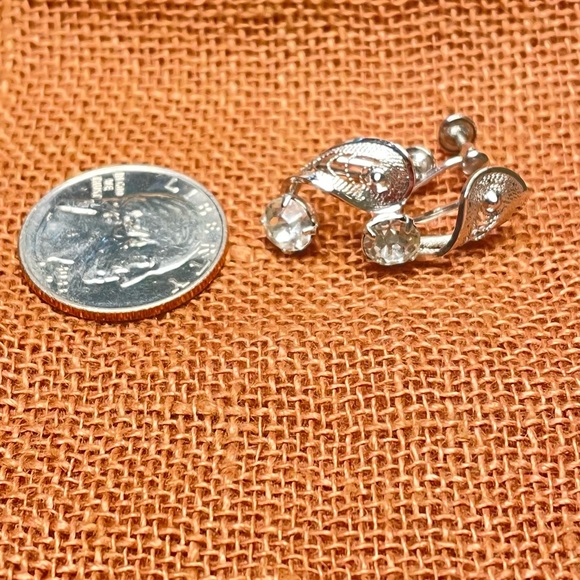 Vintage Ann Lee Silver Filigree and Rhinestone Screw Back Earrings - Picture 2 of 8